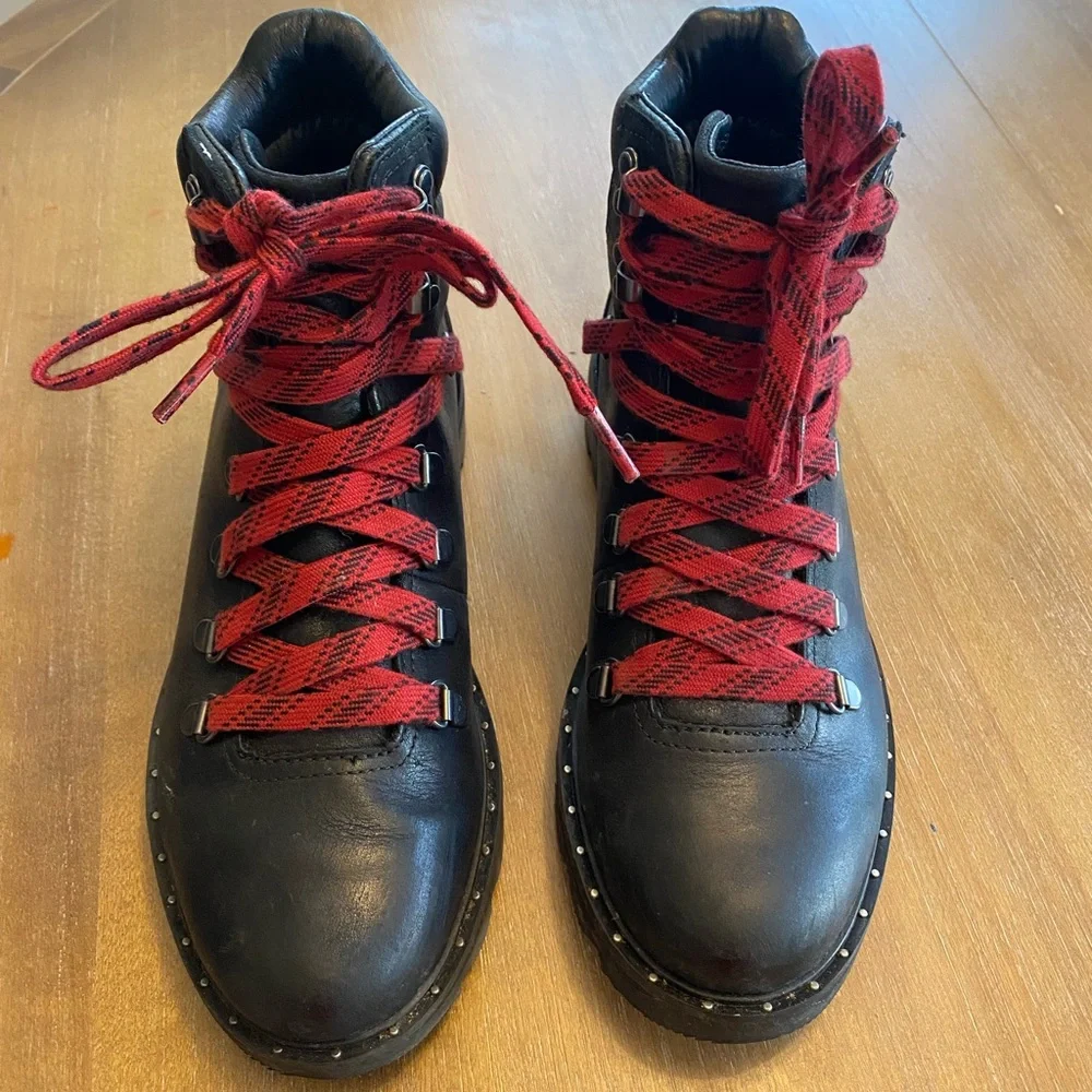 Sorel Waterproof hiking boots! Worn 5x. So cute! - Picture 2 of 6